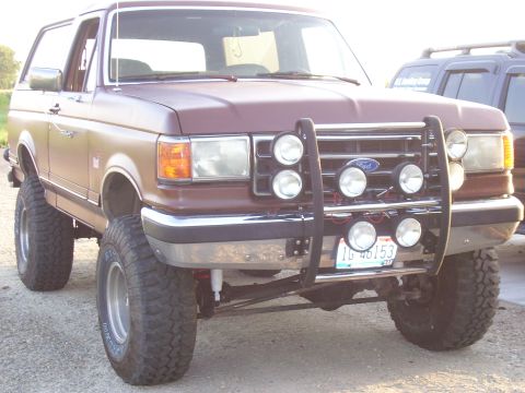 1990 Ford Bronco - This 1990 Ford Bronco is equipped with a heavy-duty brush guard and auxiliary lighting.