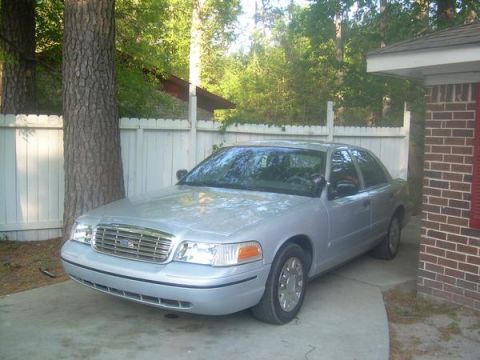 1999 Ford Crown Victoria - My Baby, this is when I first got it, just bought the new hub caps, they have been replaced with 2003 mustang GT 5 spoke rims.