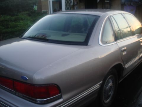 1995 Ford Crown Victoria photo