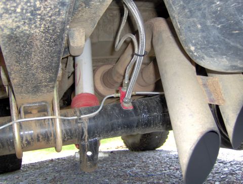 1978 Ford Bronco - rear brake line tee and vent hose for rear end