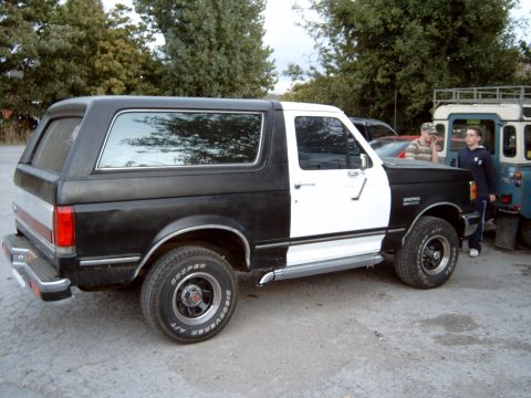 1989 Ford Bronco - nice!