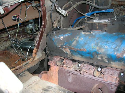 1978 Ford F-250 - Close-up of a 1978 Ford F-250 engine, showing the blue valve covers and exhaust manifold.