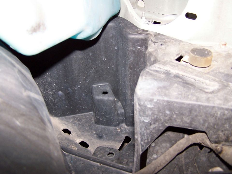 Area directly below airbox
Cutting this would theoretically allow access, via tubing, to air from in front of the tire/behind bumper