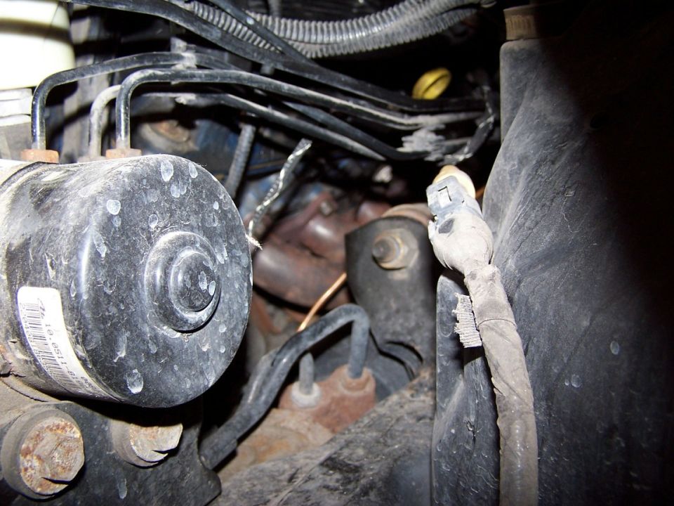 View from opening in radiator support (cold-air snout on airbox) at level of airbox.
Oh look, what's that visible in the background?  Those are uncoated HEADERS which means serious exhaust heat RIGHT THERE next to the airbox location.  This is why opening the bottom of your box (without sealing it with tubing) WILL result in you sucking in hot air at idle or on the starting line.
