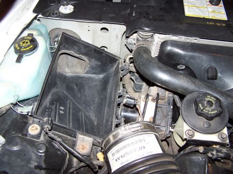 2000 Ford Crown Victoria - Airbox bottom installed