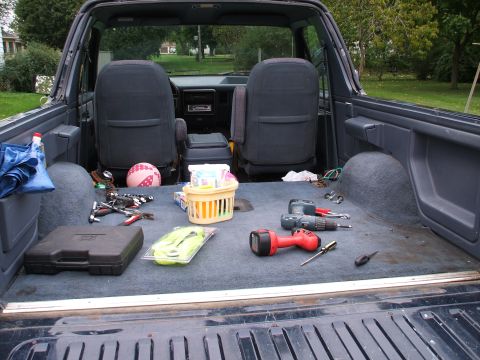 1990 Ford Bronco - Start of the project. Seen better interiors, but also worse ones... Notice nice oil stains from previous owner.