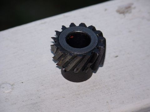 1990 Ford Bronco - This is the 3rd dist gear that got chewed up - lesson here: use a steel gear with a roller cam no matter what the cam manufacturer says.