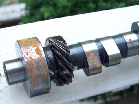 1990 Ford Bronco - The gear on the cam is worn as well.