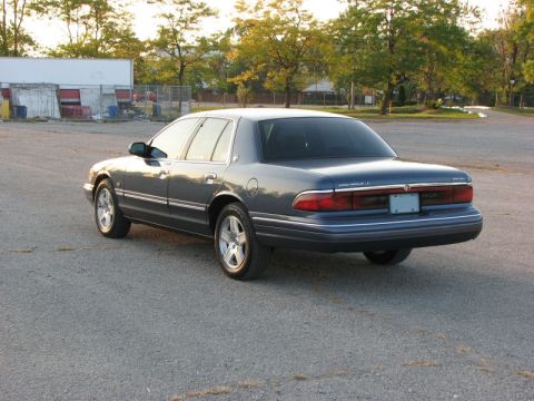 1985 Mercury Grand Marquis - This Mercury Grand Marquis appears to be from the mid-1990s, not 1985, based on its body style.