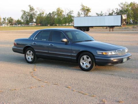 1985 Mercury Grand Marquis - This dark blue sedan is a later model Mercury Grand Marquis, not from 1985 as the registry claims.