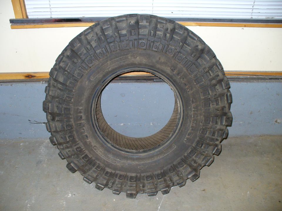 Off-road tire with aggressive tread pattern