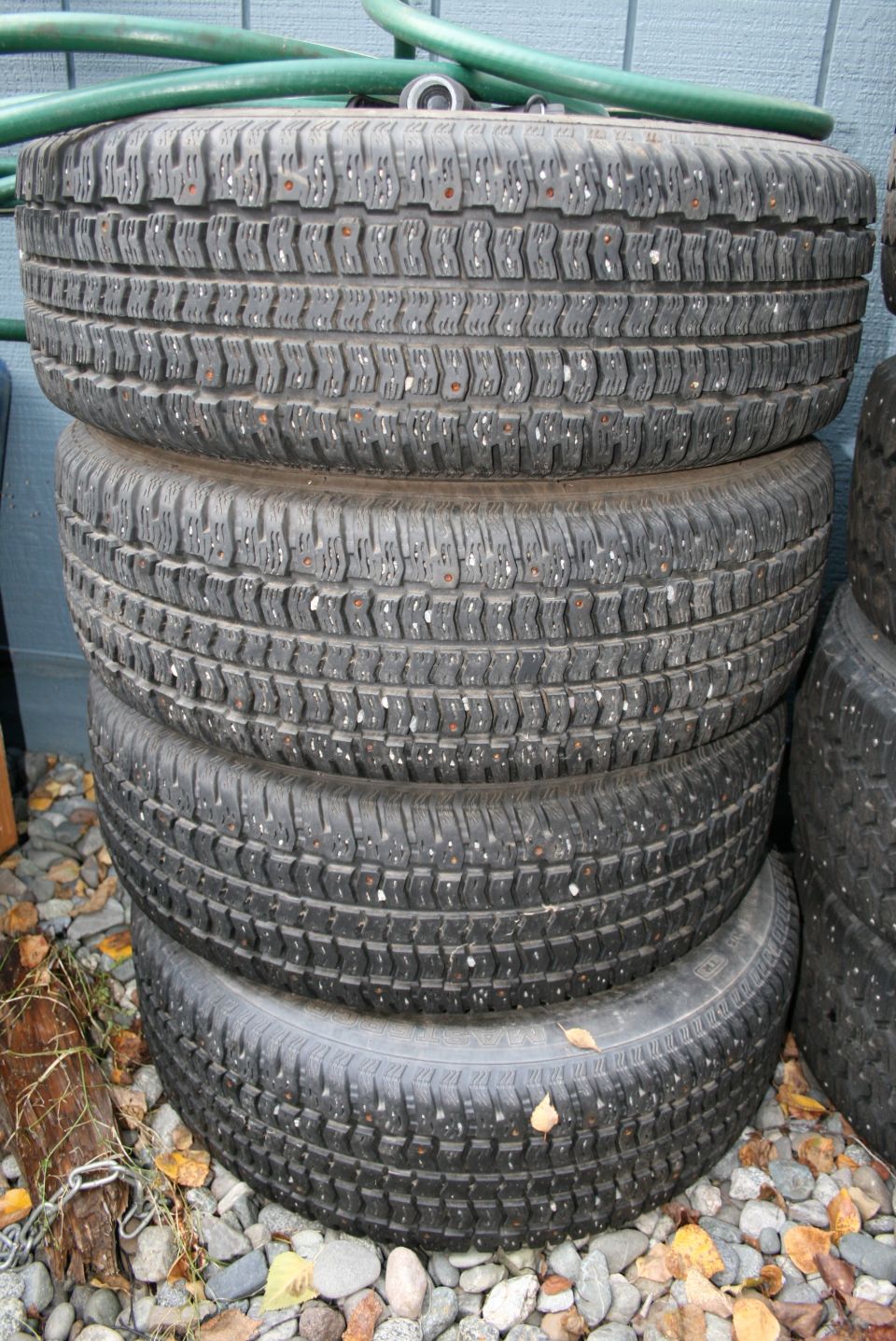 Mastercraft Glacier Grip Studded P225-60-R16 (on rims)