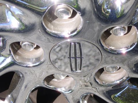 1996 Mercury Grand Marquis - I painted the reccessed Lincoln star emblems on my Mark's chrome 10 spoke alloys in gloss black. I think it's a nice touch, but was a littl…