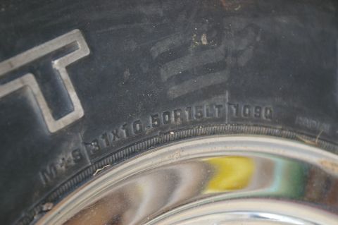 1986 Ford Bronco - Tire sidewall shows size 31x10.50R15LT and a date code of 1090, indicating it was manufactured in the 10th week of 1990.
