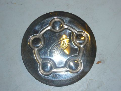 2000 Ford Crown Victoria - This is a Ford hubcap, not a 2000 Ford Crown Victoria.
