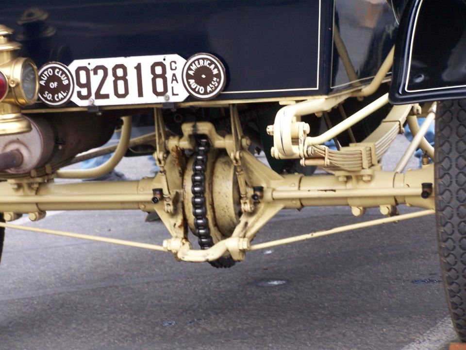 Rear axle and chain drive with license plate '92818 CAL' and 'Auto Club of So. Cal.' badges