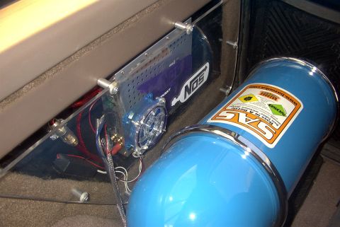 1992 Ford Bronco - 400 watt amp