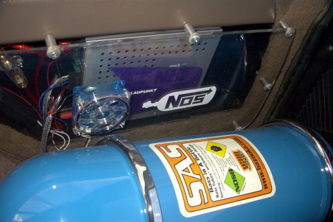 1992 Ford Bronco - Blapunkt amp