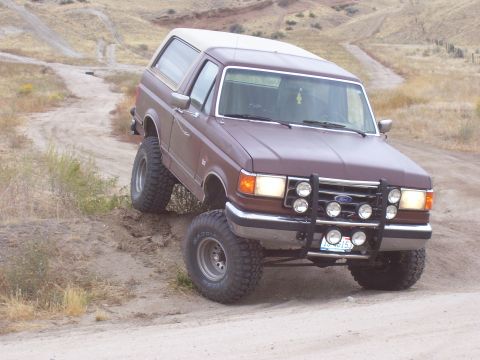 1990 Ford Bronco - bronco w/ a little flexing