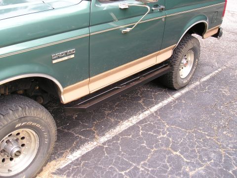 1989 Ford Bronco - 1989 Ford Bronco side profile with aftermarket running boards installed.