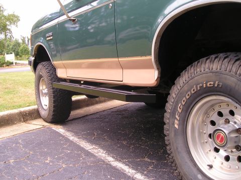 1989 Ford Bronco - This Ford Bronco features aftermarket running boards and BFGoodrich tires, with a two-tone paint scheme.