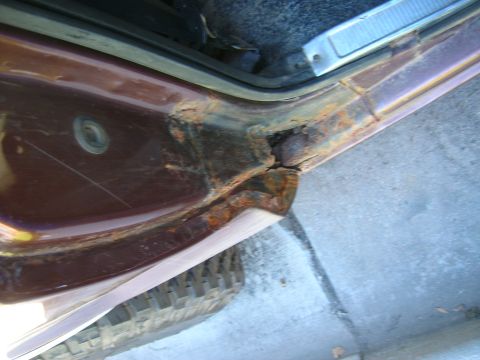 1979 Ford Bronco - Severe rust damage is evident on the door sill and rocker panel of this vehicle.