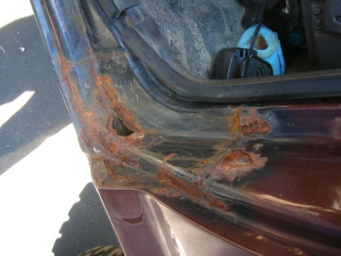 1979 Ford Bronco - Significant rust is visible on the door jamb of this vehicle.