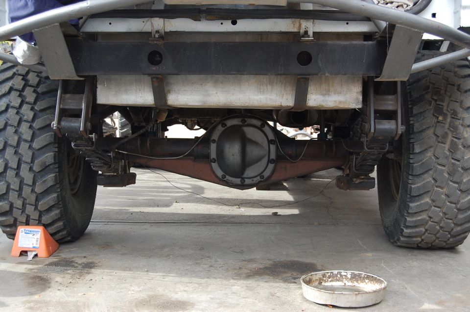 Rear differential and leaf springs of a modified vehicle with large tires