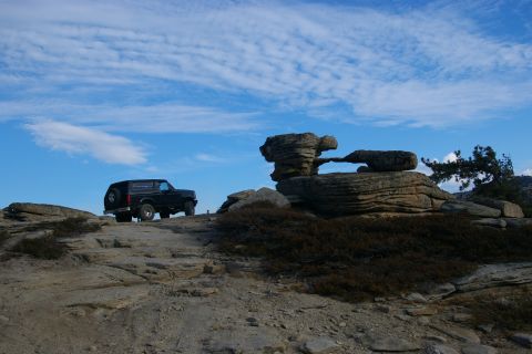 1996 Ford Bronco - Shuteye peak trail looks over the Ansel Adams & John Muir wilderness