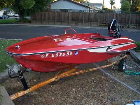 1991 Ford Bronco - A red boat with registration numbers CF 6838 BS is parked on a trailer.