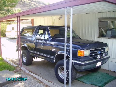 1990 Ford Bronco - This Ford Bronco is parked under a carport next to a trailer. The date stamp on the photo reads 19/01/2007.