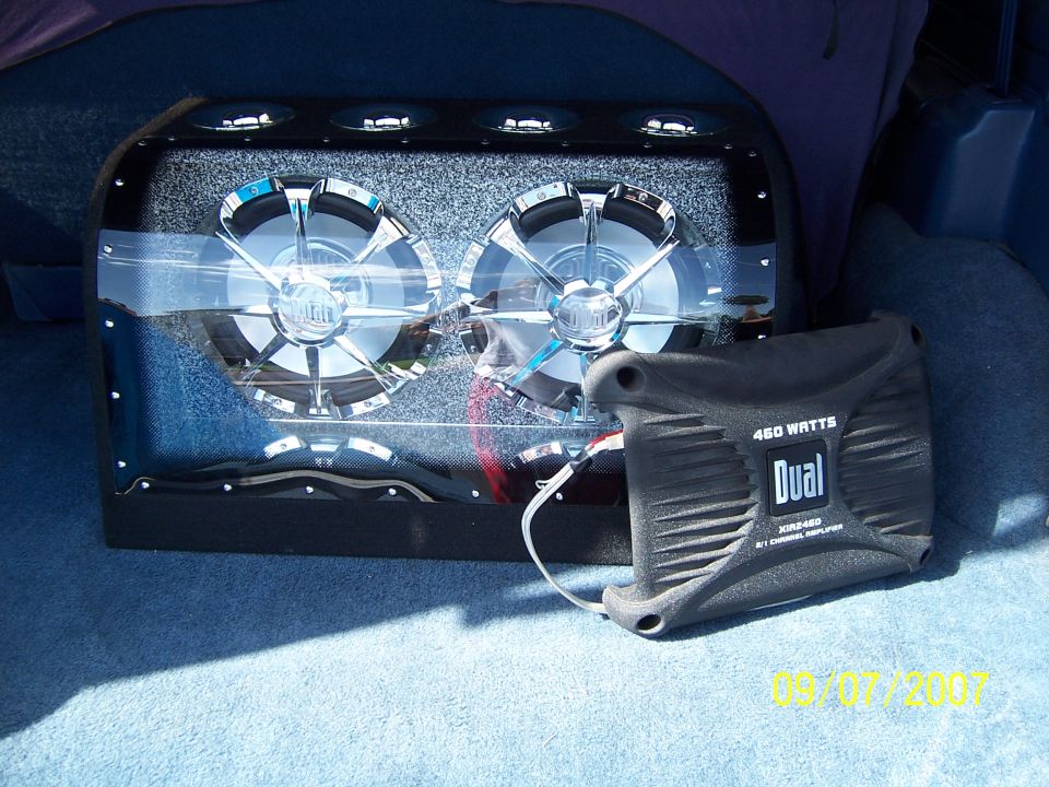 Car audio system with two subwoofers and a Dual amplifier
