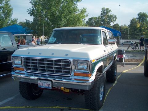 1978 Ford Bronco - This lifted 1978 Ford Bronco features a two-tone white and green paint scheme and prominent front grille.