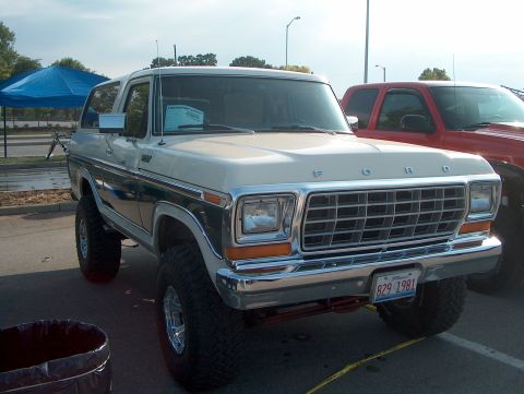 1978 Ford Bronco - This lifted Ford Bronco has a license plate that indicates the year 1981.