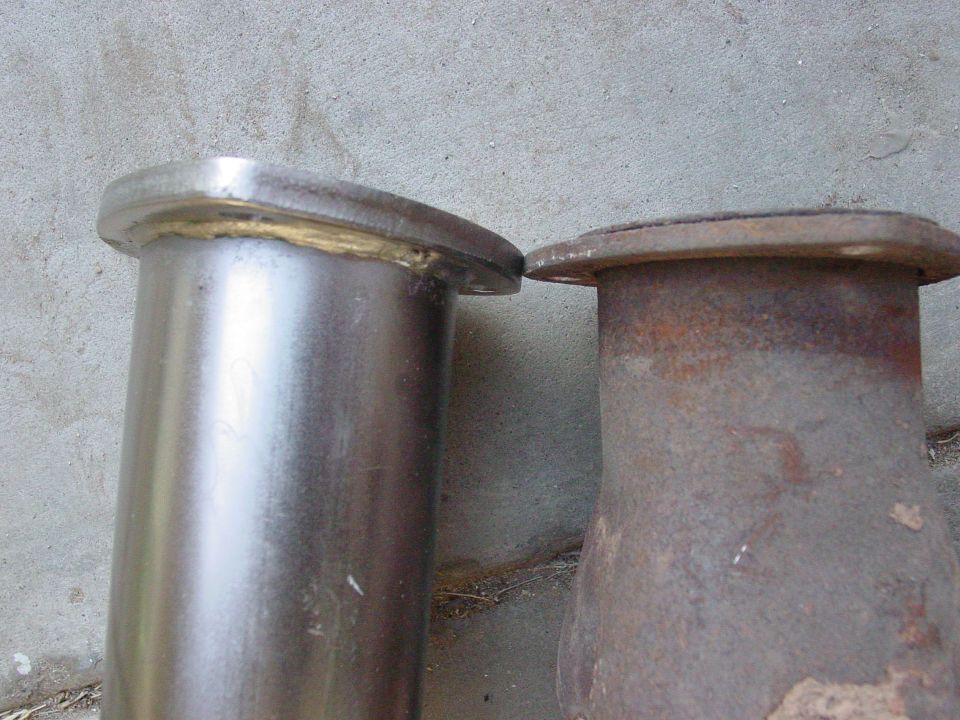 Two exhaust pipe flanges, one new and one rusty