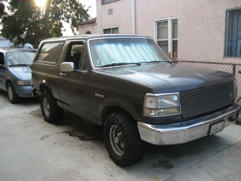 1993 Ford Bronco - sitting on 31's with stock suspention