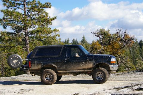 1996 Ford Bronco - Getting A cold Red Hook I.P.A from the cooler!