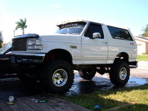 1995 Ford Bronco - This lifted 1995 Ford Bronco is shown from a three-quarter front angle.