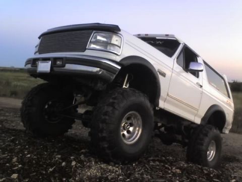 1995 Ford Bronco - This lifted 1995 Ford Bronco is equipped with oversized tires, ready for off-road adventures.