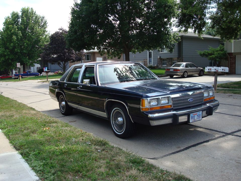1990 Ford Crown Victoria LTD
