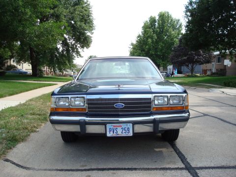 1990 Ford Crown Victoria LTD - 2nd pic :D
