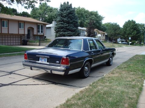 1990 Ford Crown Victoria LTD - rear end pic :D