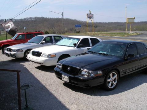 2001 Ford Crown Victoria - Taken at a souvenir shop along the way.