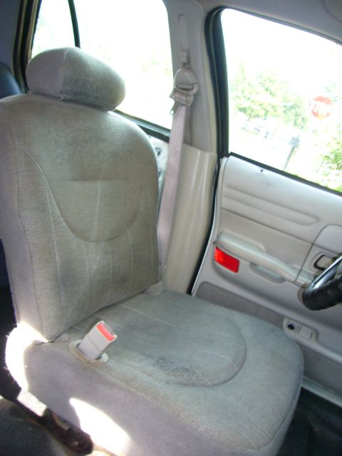 2001 Ford Crown Victoria - Interior view of a 2001 Ford Crown Victoria, focusing on the passenger seat and door.