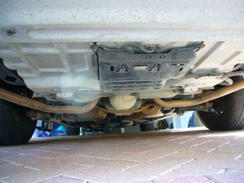 2001 Ford Crown Victoria - Underside view of a 2001 Ford Crown Victoria, focusing on the rear axle and exhaust components.