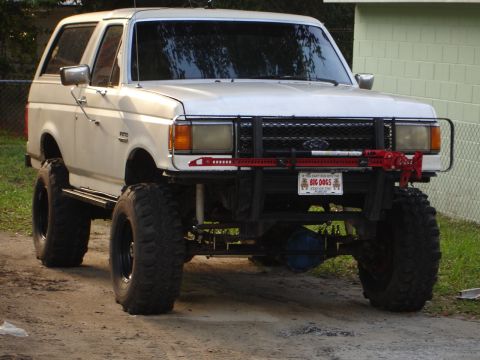 1989 Ford Bronco - This lifted 1987 Ford Bronco is equipped for off-road adventures with its substantial tires and suspension.