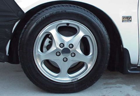 1999 Ford Taurus - A badge on the fender indicates the engine type of this vehicle.