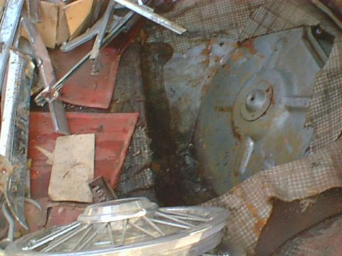 1959 Ford Thunderbird - you guys ever see floors with paint on them? no rust here!