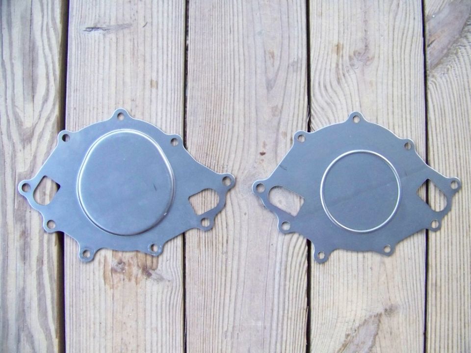 Left - the backing plate that came on the pump.  Right - the alternate plate I found later in the bottom of the box.