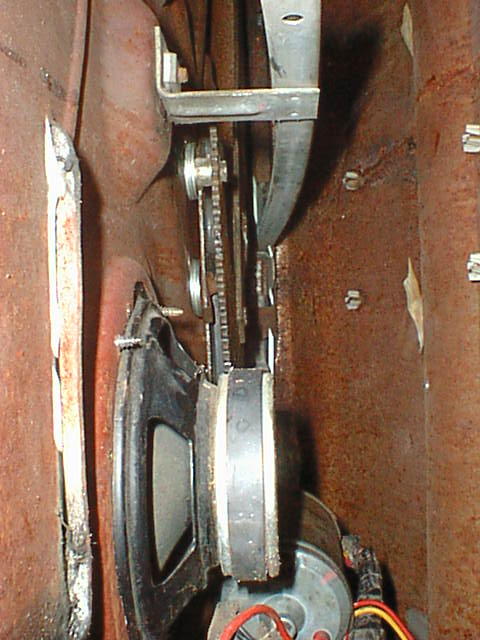 1977 Ford F-250 - Here is a shot inside the door looking up. You can see the washers and there is plenty of room around the regulator.